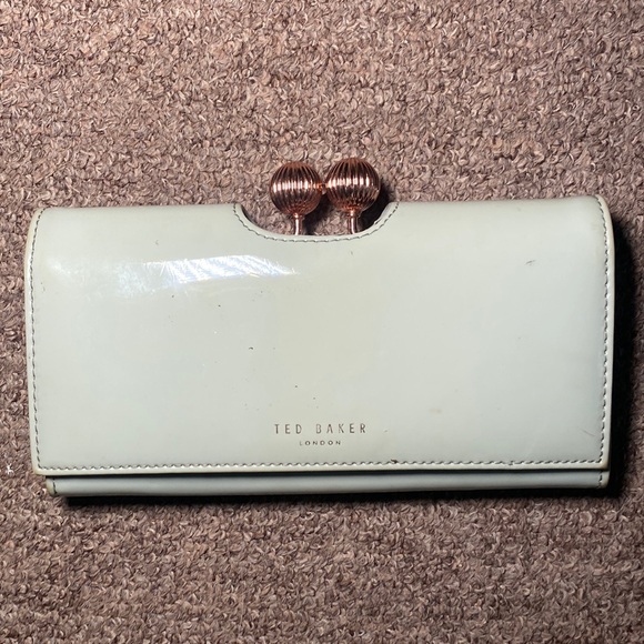 Ted Baker grey with whimsical pink rabbit design wallet rose gold accents - Picture 2 of 8